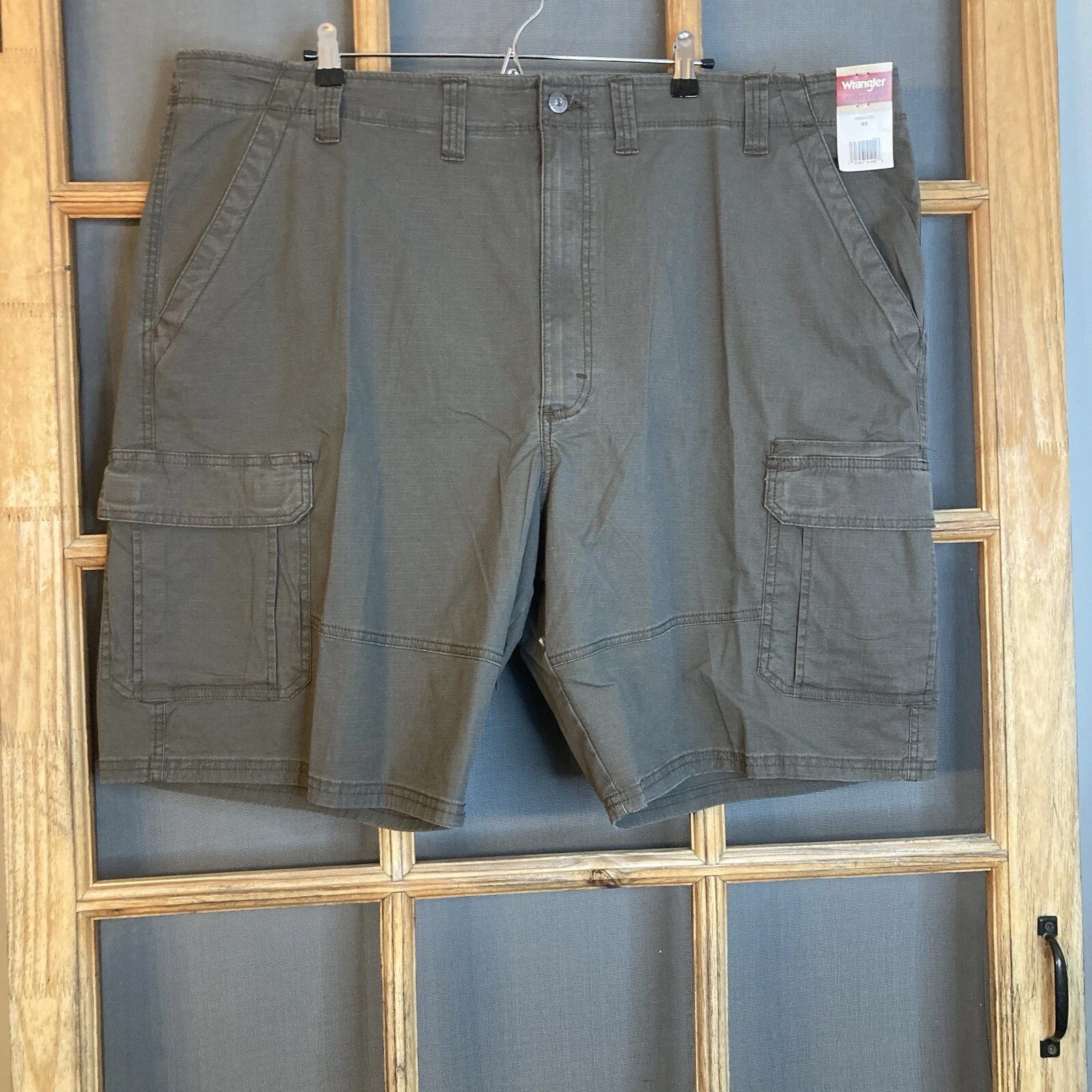 NWT Wrangler Men's Green Cargo Shorts Size 46