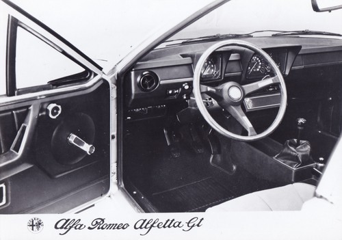 ALFA ROMEO ALFETTA GT LENKRAD & GESICHTSFOTO.