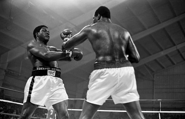 Trevor Berbick Blocks A Punch v Larry Holmes OLD BOXING PHOTO Trevor Berbick Blocks A Punch v Larry Holmes OLD BOXING PHOTO