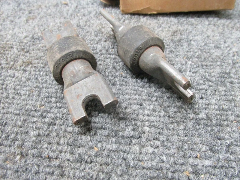 Soporte amortiguador trasero Ford Pass 1957 58 sedán entrega 58 y vagón Foto 3 de 4