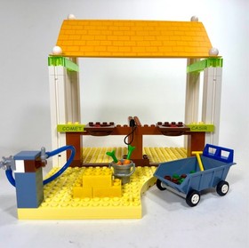 LEGO 5941 BELVILLE Riding School Horse stable with Instructions.
