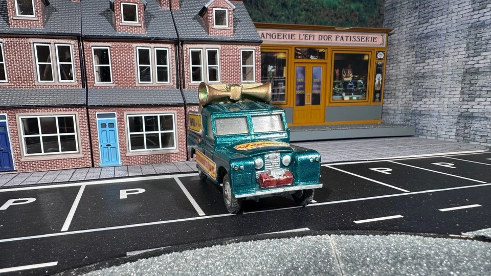 Corgi Toys Land Rover 109 Wb Vote For Corgi Code 3 Fun Fair Conversion + winch - Image 4 of 4