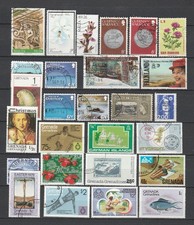 ÎLES DU MONDE - LOT DE TIMBRES OBLITÉRÉS ET NON OBLITÉRÉS DES ÎLES