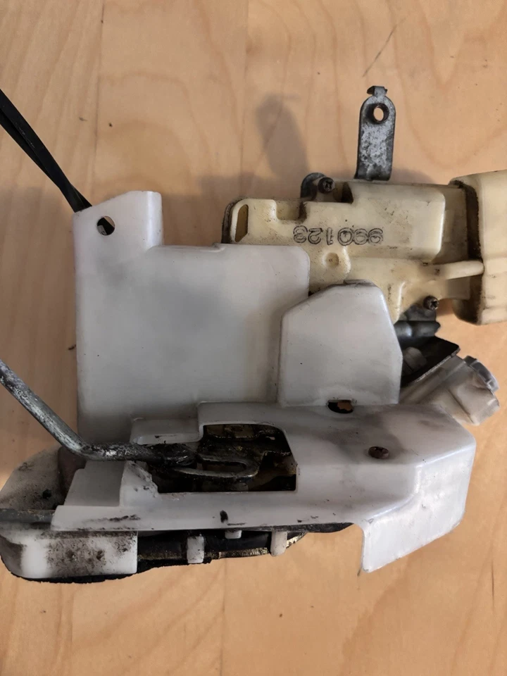 Atuador de trava de porta dianteiro direito do passageiro Lexus GS300 GS400GS430 1998-05 fabricante de equipamento original - Imagem 3 de 4