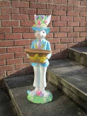 Großer Osterhase mit Korb