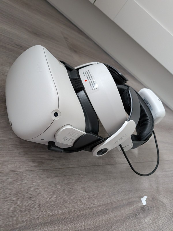 Meta Quest 2 + BOBOVR+ Battery And Headstrap + Charging Dock NO CONTROLLERS