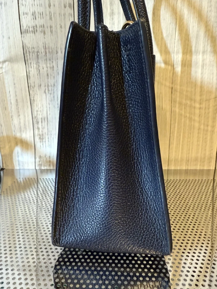 Michael Kors Mercer Floral Mediano Cuero Azul Marino Foto 4 de 4