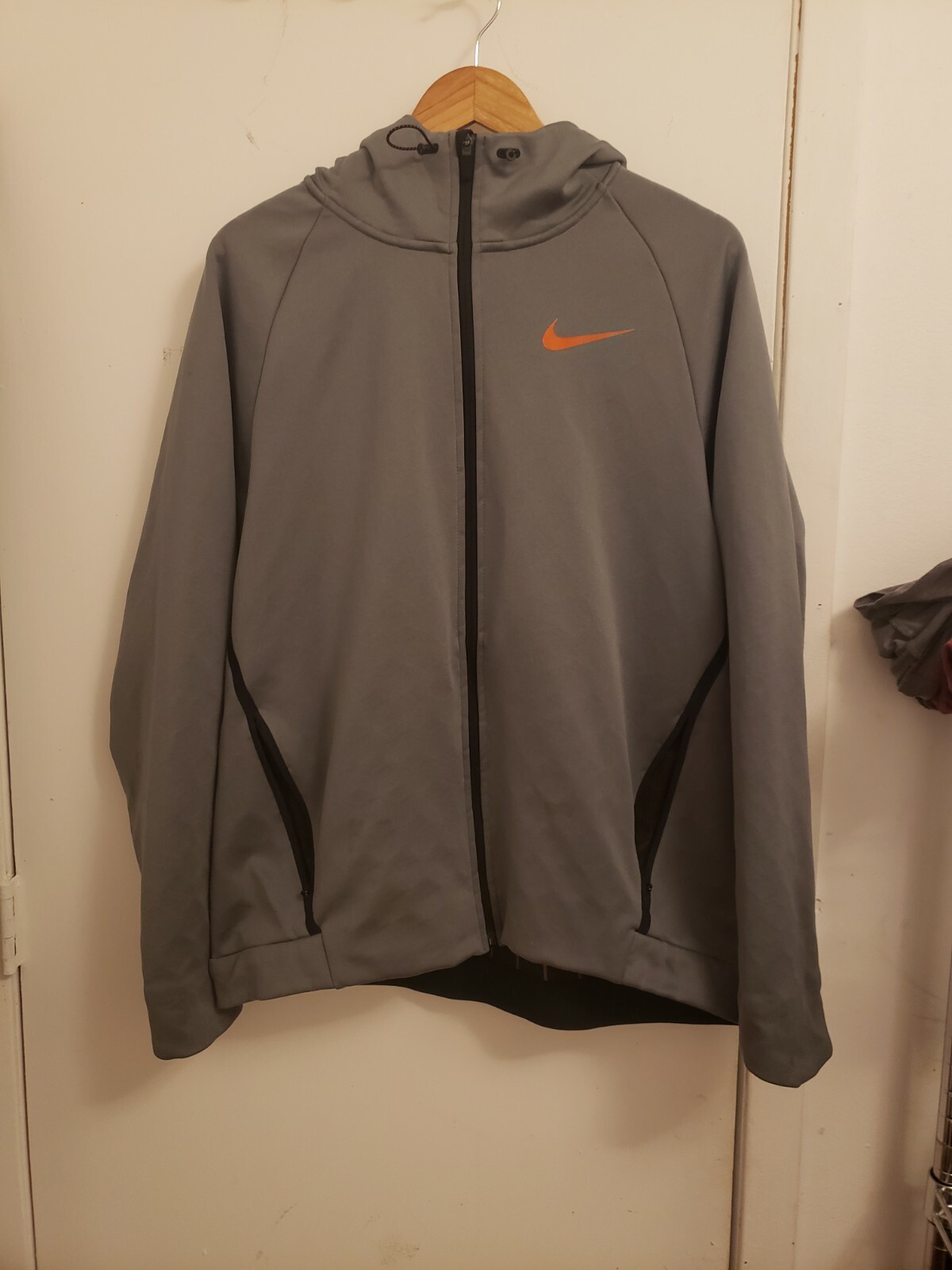 nike therma sphere max vest