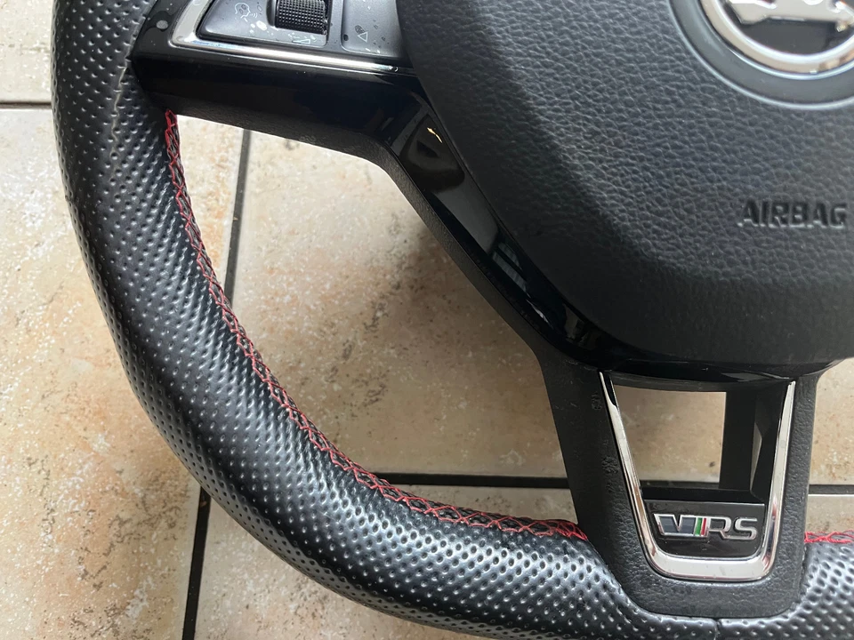 Skoda Oktavia III 5E Bj.18 VRS Leder Lenkrad rote Nähte 5E0419091BB 89000Km - Bild 4 von 4