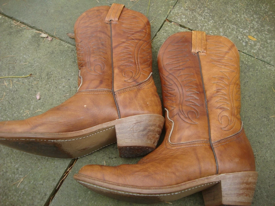 Bonitas botas de vaquero DEXTER de cuero carmelo quemado para hombre 8 WW 13,5" de alto. Foto 2 de 4