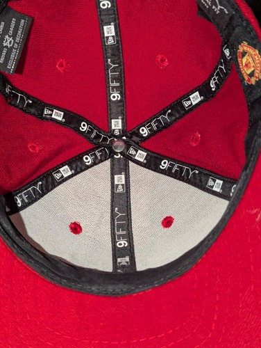 Sombrero Manchester United New Era 9Forty Oficialmente Rojo Escarlato Bordado 🔥 - Imagen 5 de 7
