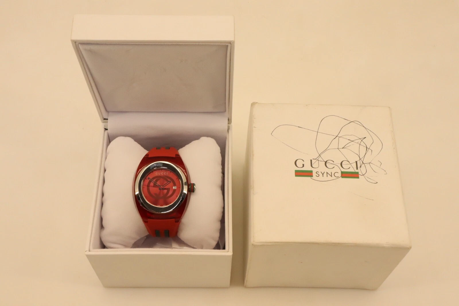 Montre unisexe GUCCI SYNC XXL YA137103 bracelet caoutchouc rouge 46 mm