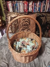 Wicker basket cat bed,with pillow.