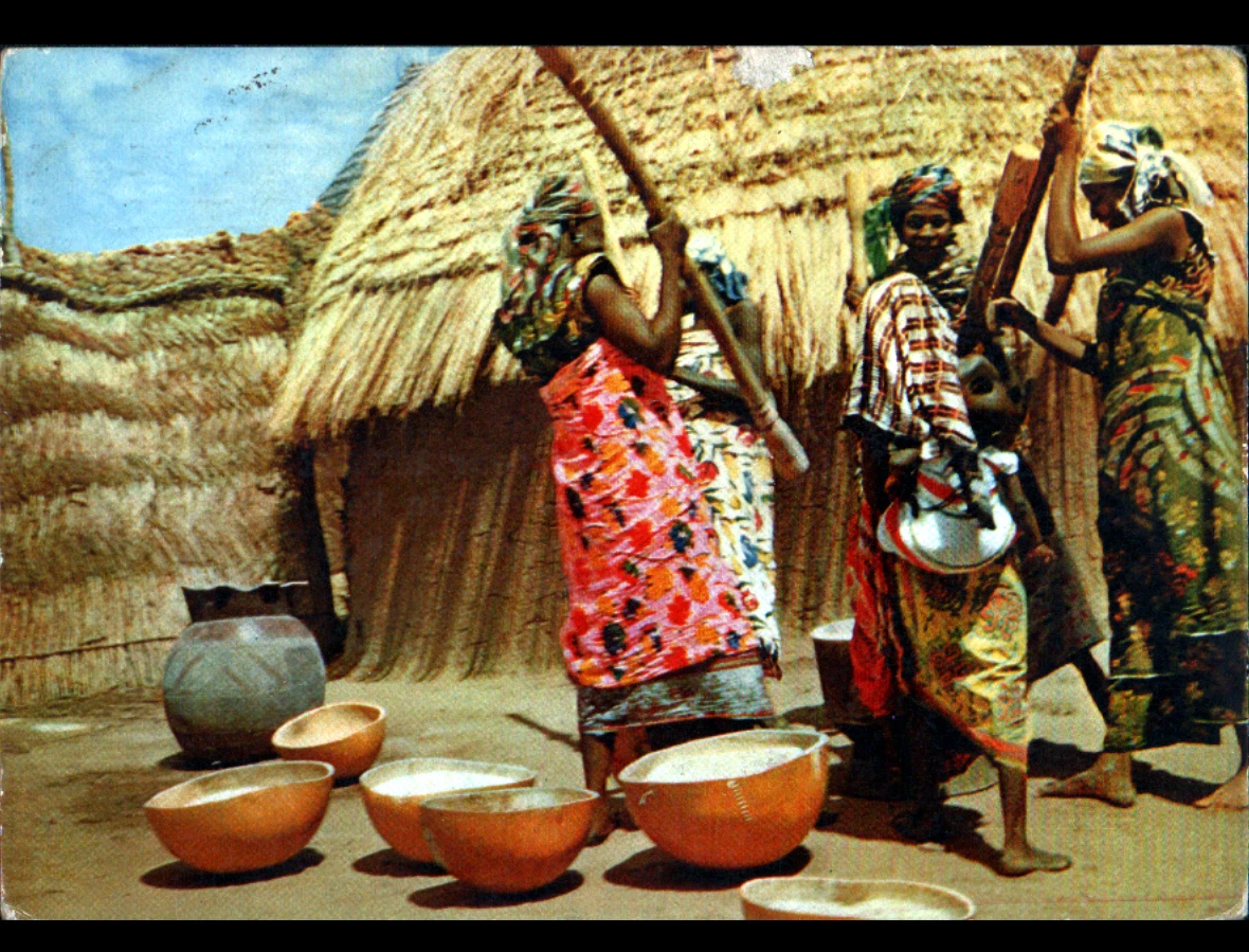 AFRIQUE DU NORD SCENES ET TYPES UNE BEDOUINE XX 1 COIN PLIE