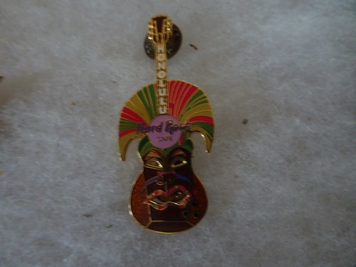 Hard Rock Cafe Pin Honolulu Tiki Guitar 2002