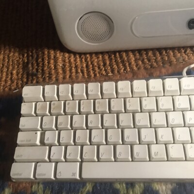 Vintage Apple eMac powerPC G4, a1002, all in one w/ keyboard