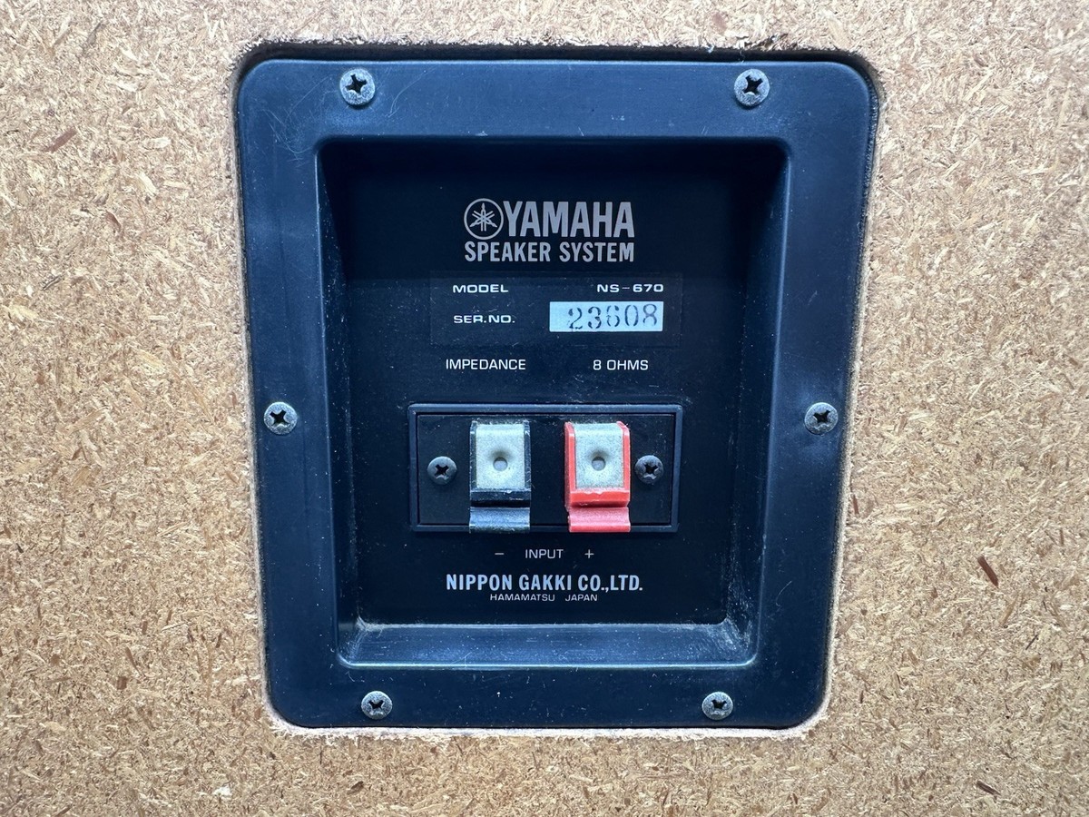 Yamaha NS-670 Bookshelf Stereo Speakers Pair Vintage Excellent