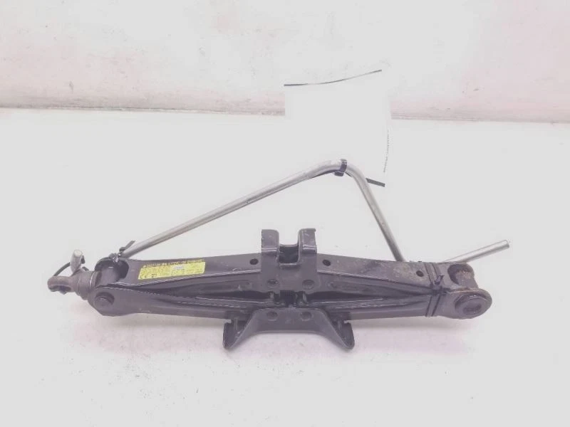 KIT DE GATO Y HERRAMIENTAS 2011 LEXUS CT200H  Foto 3 de 4