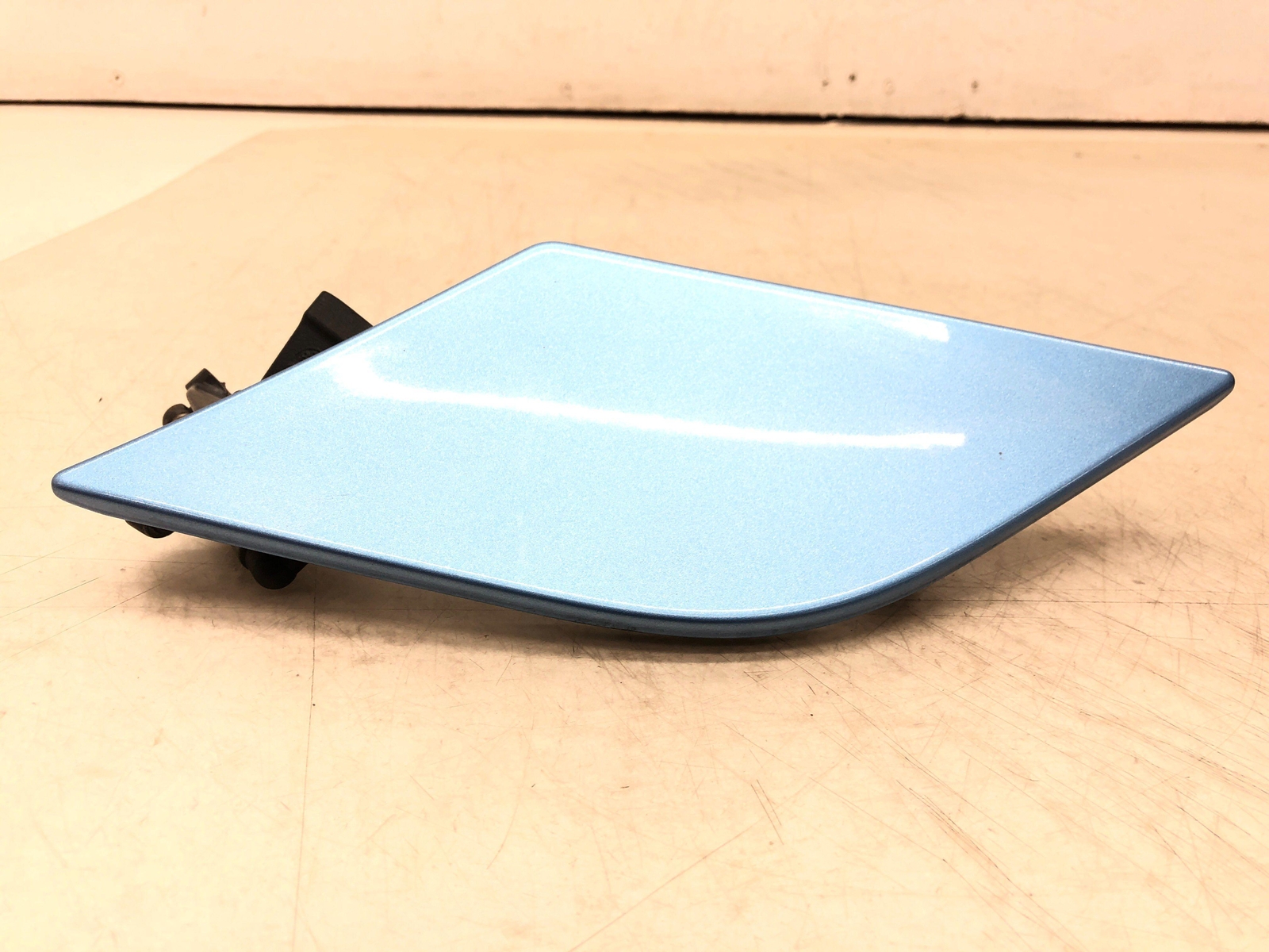 2009 ASTON MARTIN VANTAGE ROADSTER/CONVERTIBLE FUEL TANK FILLER DOOR OEM