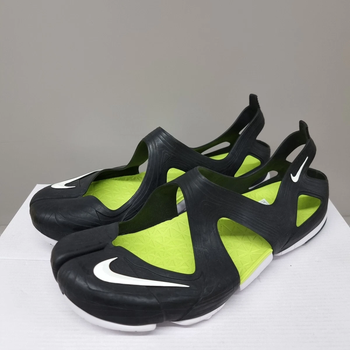 Nike top free sandal