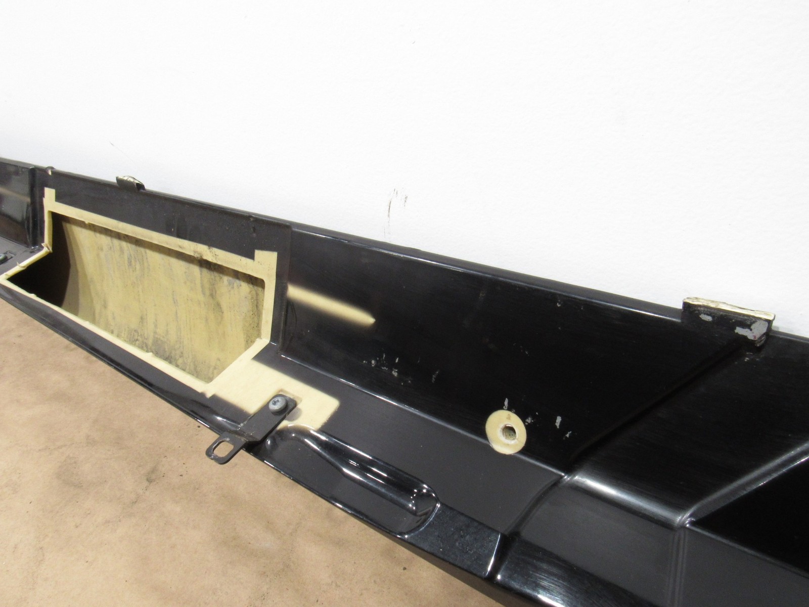 18-21 Aston Martin Vantage 2019 Left Driver Rocker Skid Plate Trim Molding ;:O