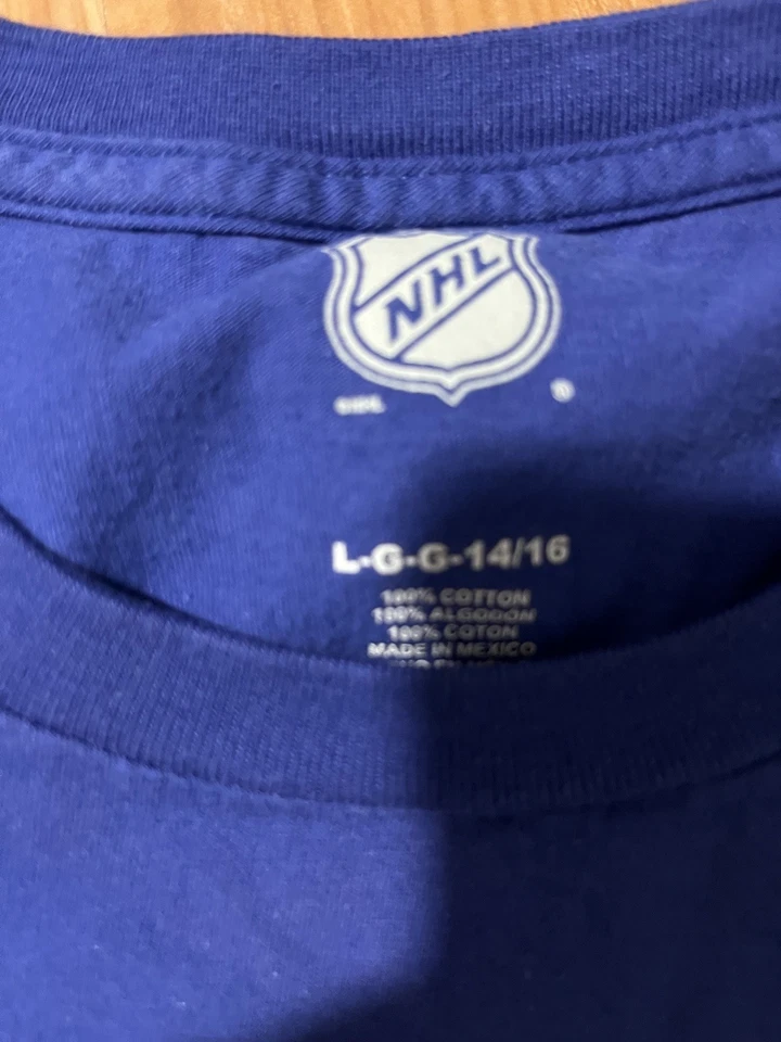New York Rangers NHL Boy's Short Sleeve T-Shirt and branded shorts. 14/16 - Image 3 of 4