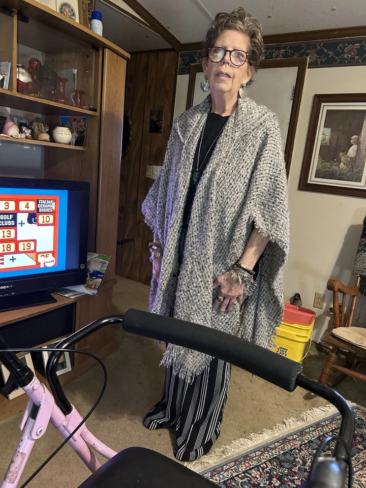 Разноцветный пончо и капюшон Steve Madden с карманами и капюшоном (никогда не носились) - Изображение 2 из 4