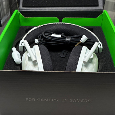 Razer BlackShark V2 Pro White Edition Bluetooth Over-Ear NC Boom Mic