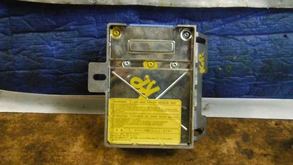 95 96 97 MAZDA 626 CHASSIS ECM AIR BAG UNDER CENTER DASH THRU 8/5/96 15338 Foto 2 de 3