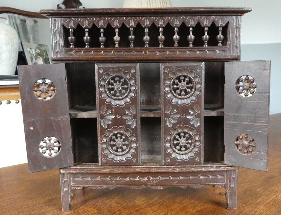 ANTIQUE OAK MINIATURE BRETON FOUR DOOR FREE STANDING FOOD CUPBOARD or