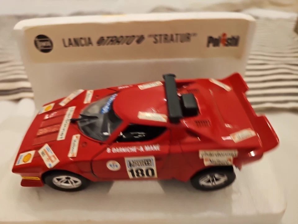 Coche de juguete modelo rojo vintage Burago Lancia Stratos Stratur Italia 1/24 con caja original Foto 2 de 4