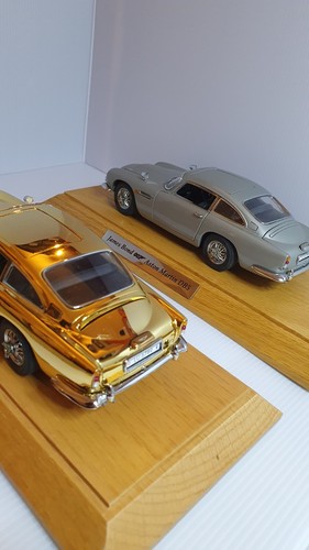 DANBURY MINT ASTON MARTIN DB5 ALL 4 MODELS WITH PLINTHS - Picture 12 of 21