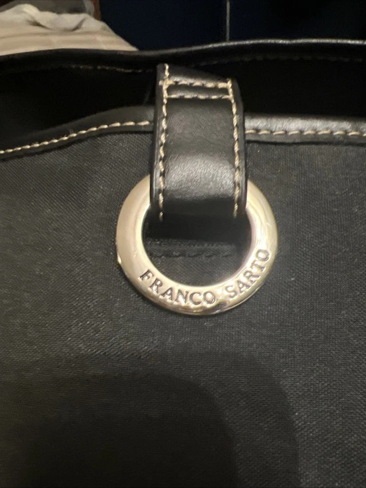 Bolsa de lona preta Franco Sarto interior azul e verde. Inclui guarda-chuva/bolsa - Imagem 2 de 4