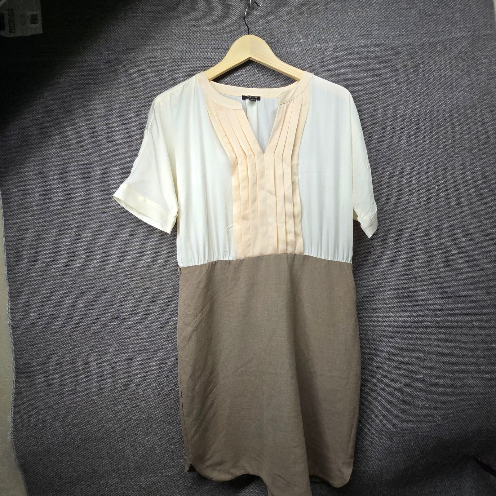 Ann Taylor Petite Colorblock Pleated V-Neck Sheath Dress Khaki Cream 10P 333587