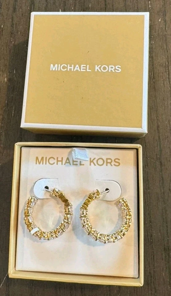 Brincos de argola de latão folheados a ouro Michael Kors logotipo MK e pedra Cz. Novo - Imagem 3 de 4