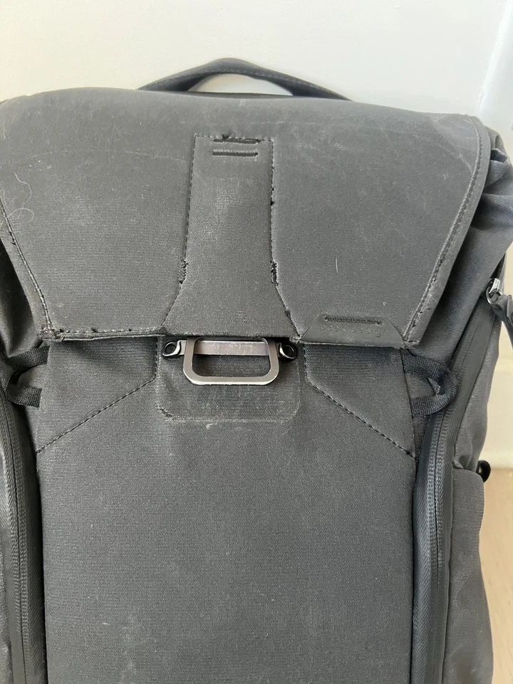 Peak Design Everyday Backpack | 20L Camera Backpack | Black (BBB-20-BK-1) - Used - Image 4 of 4