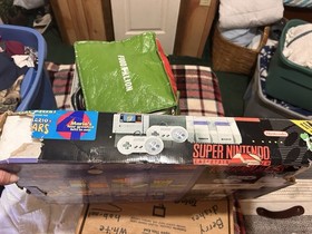 SNES Super Nintendo Entertainment System WITH CONTROLLER  
