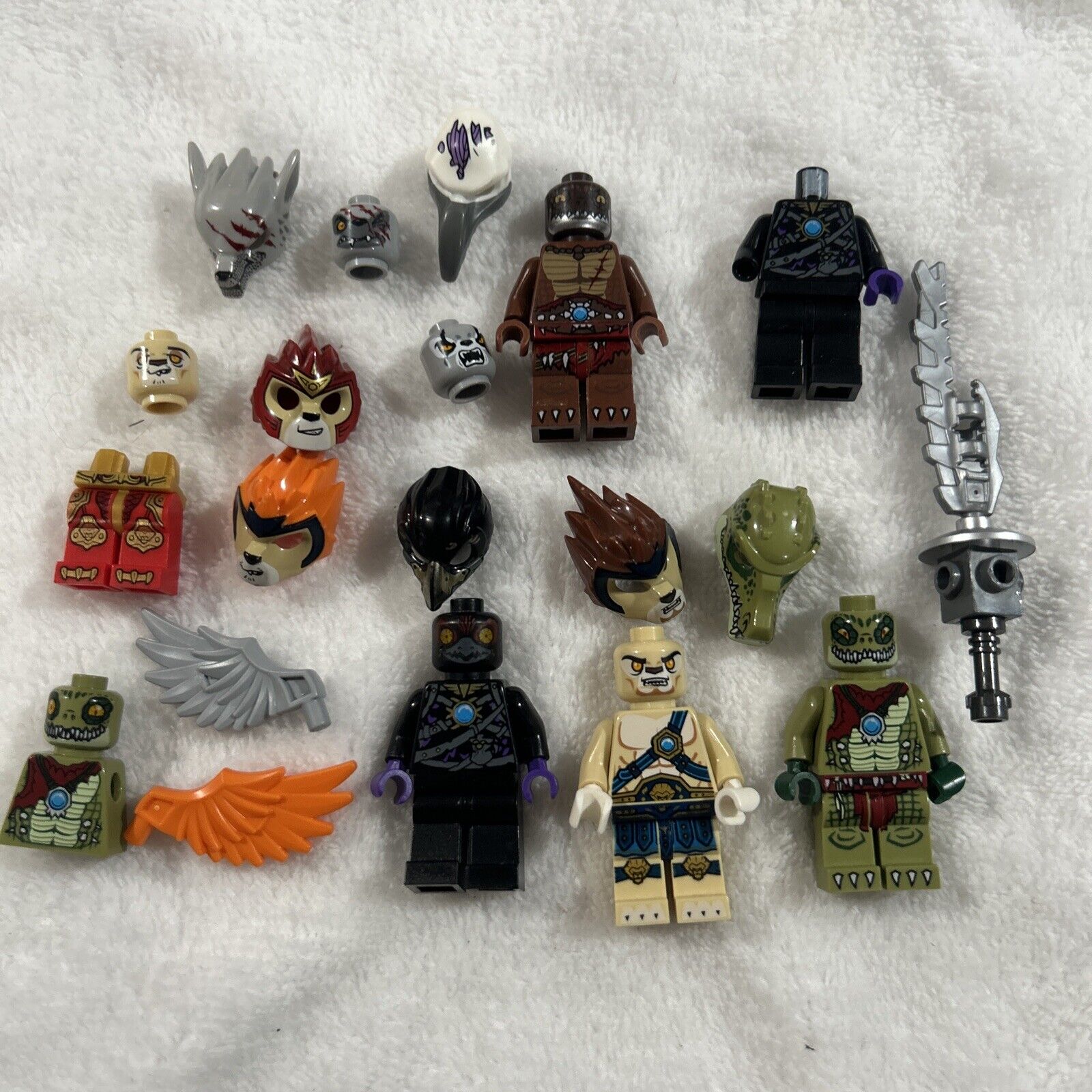 Lego Legend of Chima Minifigures Parts And Accessories Lot Lennox Razcal Crawley