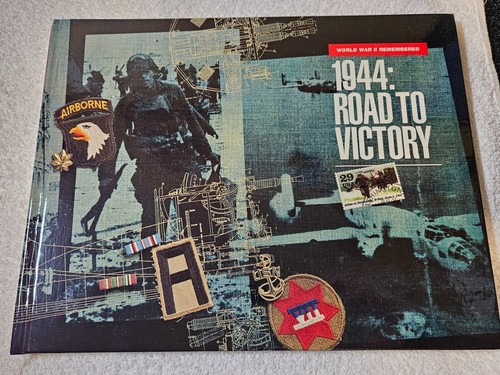 USPS World War II Remembered 4 Books w/Some Stamps 1941/42/43/44 - Foto 9 di 10