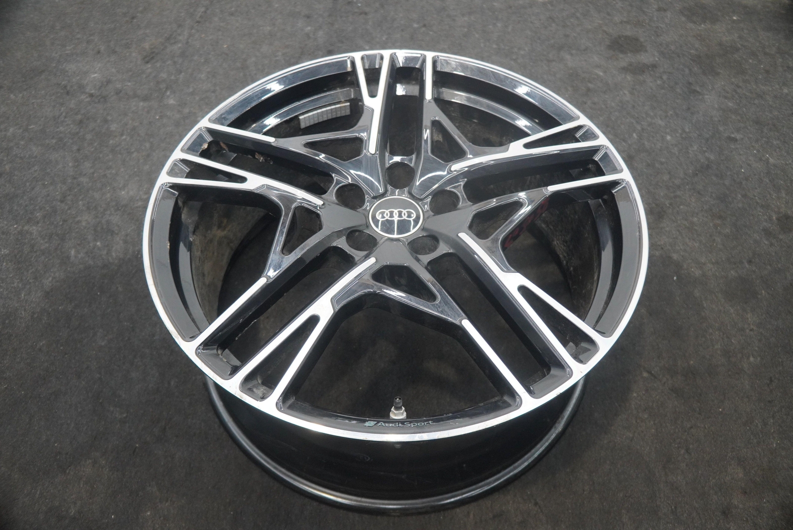Front 20X8.5" Inch 5 Slotted Spoke Wheel Rim 4S0601025AF OEM Audi R8 2020-23