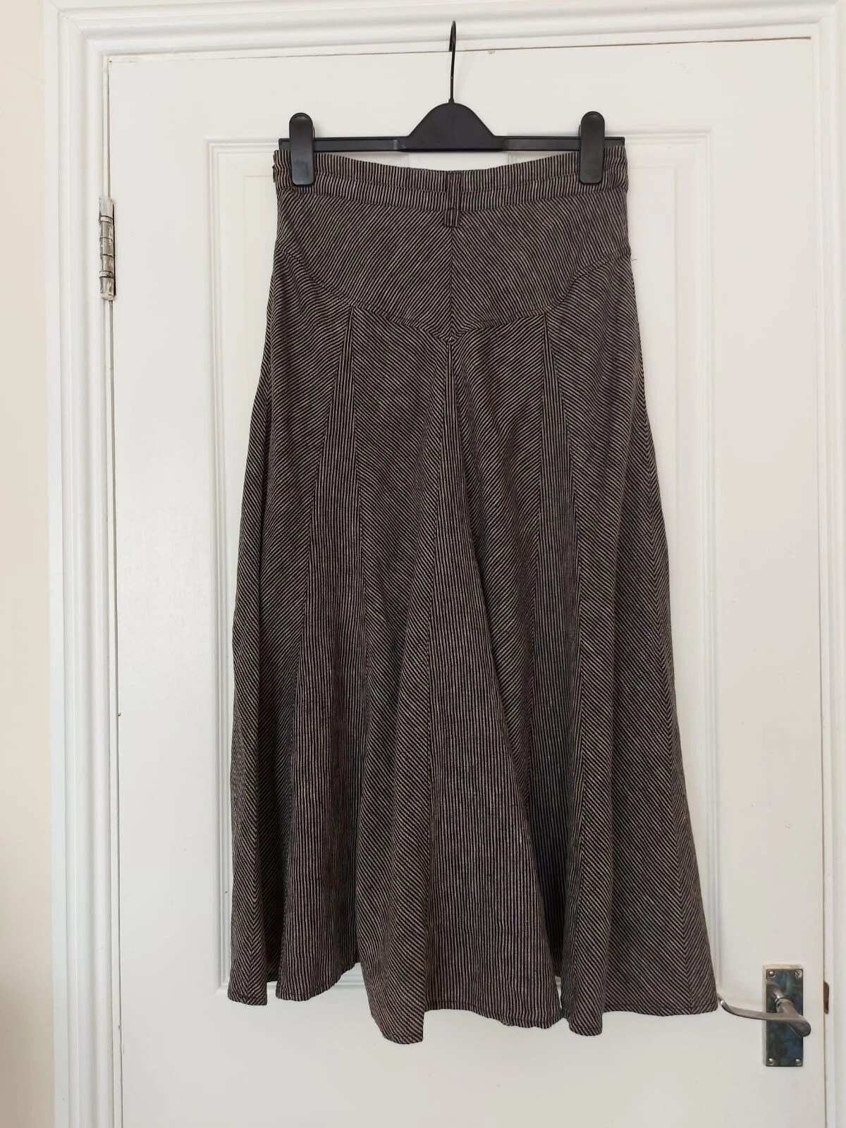 HOBBs, Women skirt, size 10, 100% linen, strip, gray