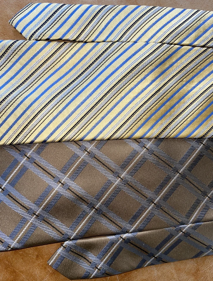 Corbatas de seda hechas a mano Meeting Street - 2-4-1 rayas azules doradas y cuadros azules grises 3,75 Foto 3 de 3