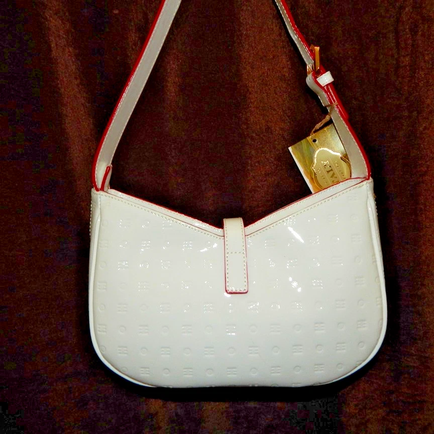 NWT ARCADIA Debossed Patent Leather Top Zip Tube Lock Shoulder Bag White Italy - Image 3 of 4