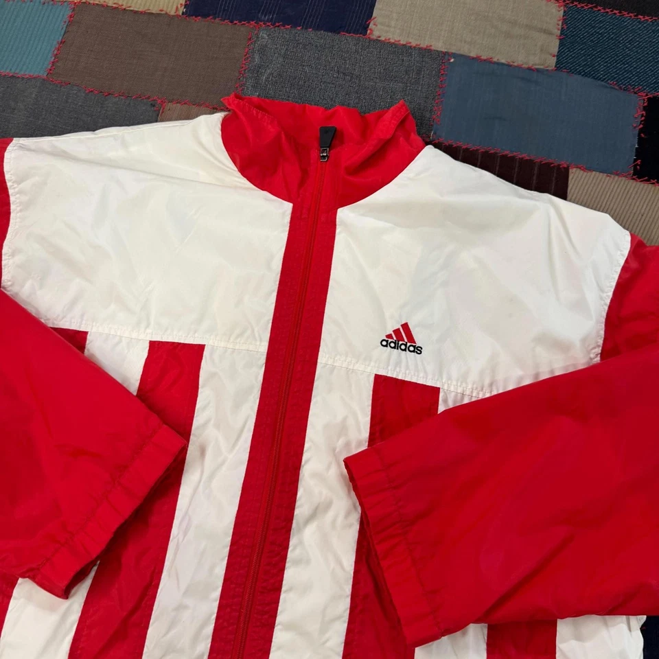 Chaqueta deportiva cortavientos Adidas vintage años 90 a rayas blanca y roja talla XL Foto 2 de 4