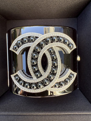 Chanel 18A Black Resin CC Logo Beads Pearls Crystal Cuff Bracelet 2018 NWB 