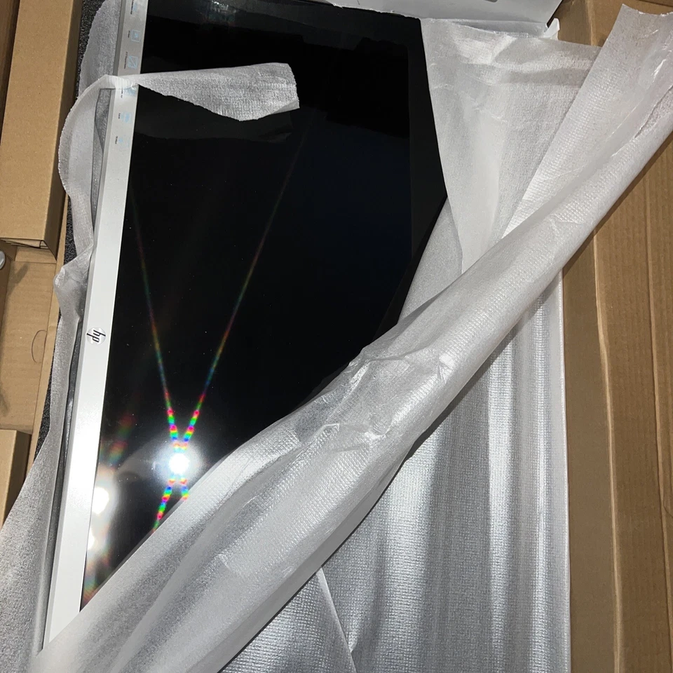 HP M32fw FHD Monitor 31.5" 16:9 300 Nits, Anti-glare, Low Blue Light, HDMI, VGA - Image 3 of 4