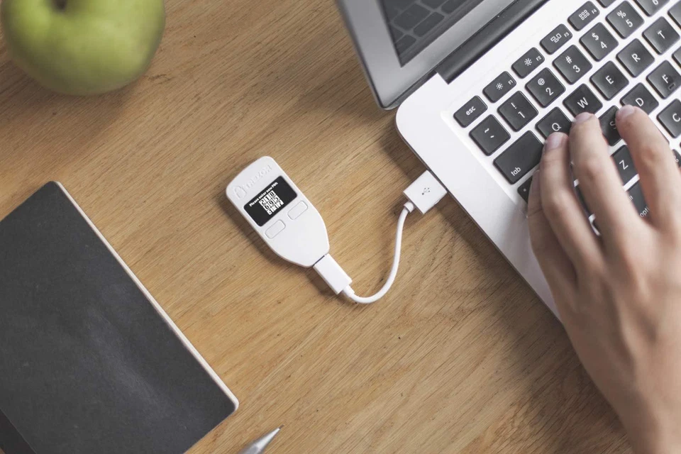 Bitcoin wallet TREZOR white - Image 2 of 4