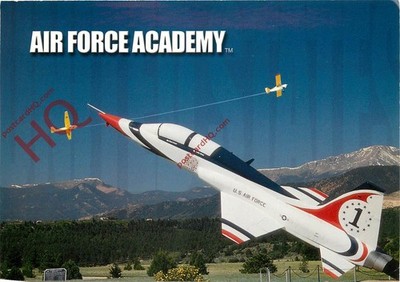 Ansichtskarte_ Segelflugzeug abschleppen an der USAF ACADEMY, HECHTE SPITZE IM HINTERGRUND
