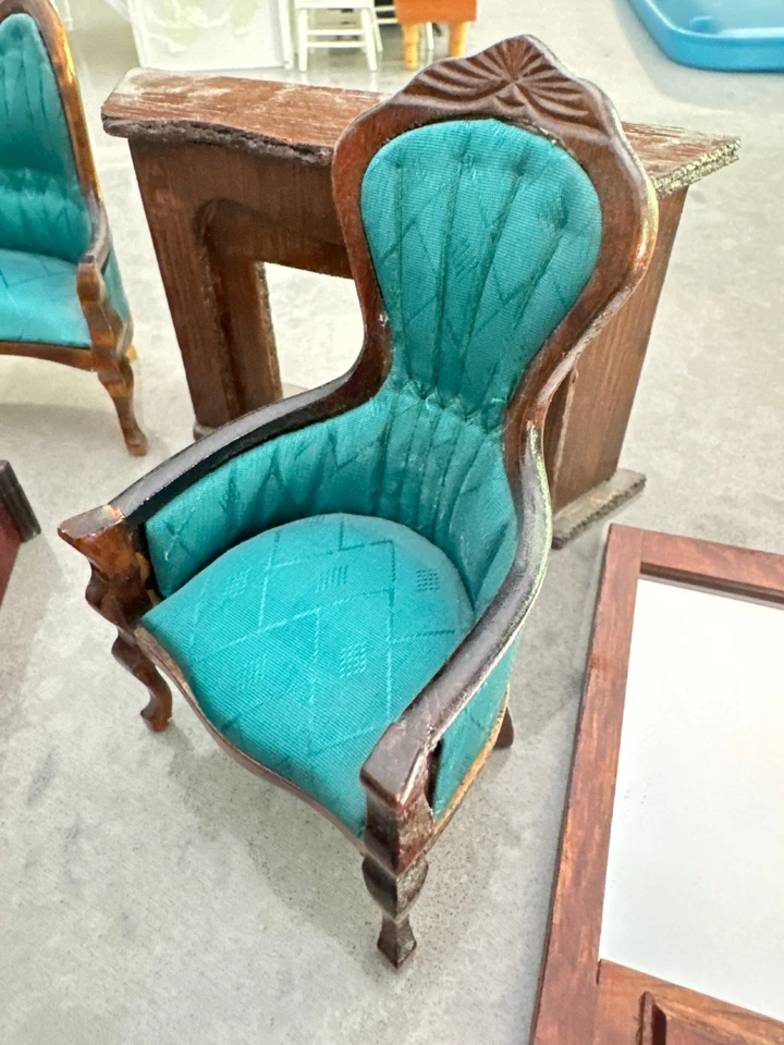 Lote de muebles de sala de muñecas de madera victoriana de colección 1:12 reloj de abuelo Foto 2 de 4