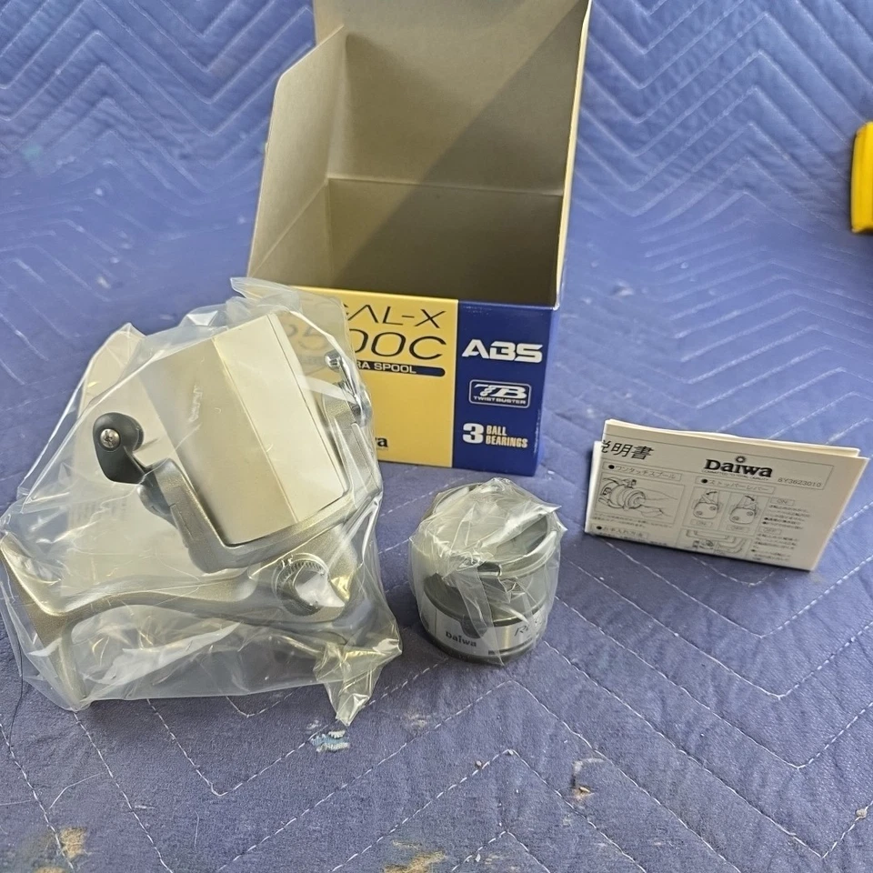 Daiwa Regal-X 2500C Spinning Reel 3 Ball Bearings, ABS, Twist Buster - Complete  - Image 4 of 4